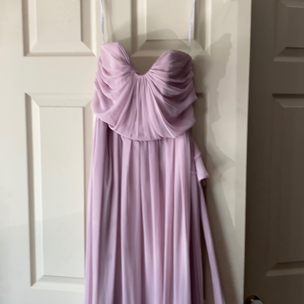 Maxi sweetheart formal dress ideal for proms.